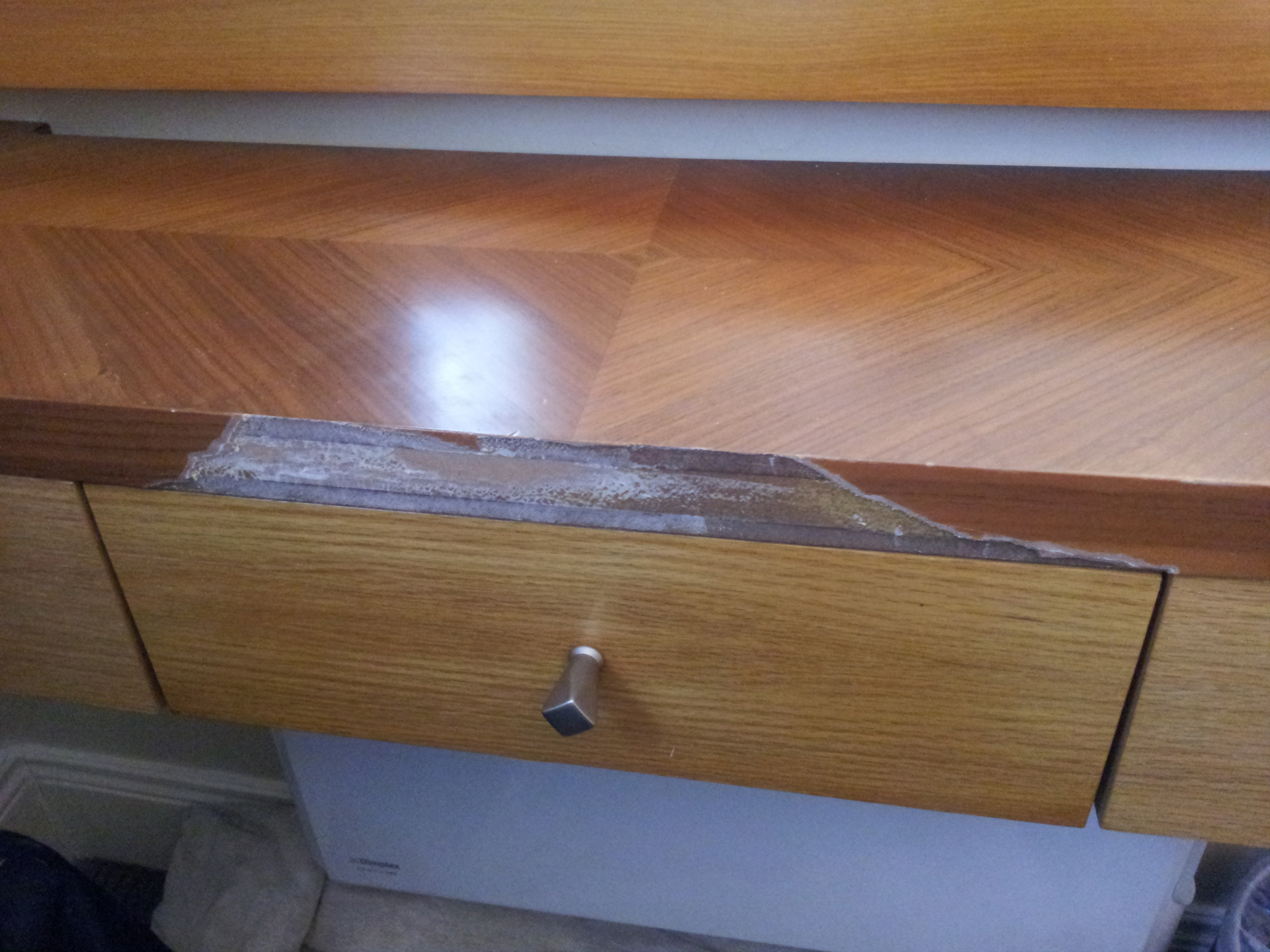 FURNITURE CHIP SCRATCHDENT BURN WATER DAMAGE REPAIR