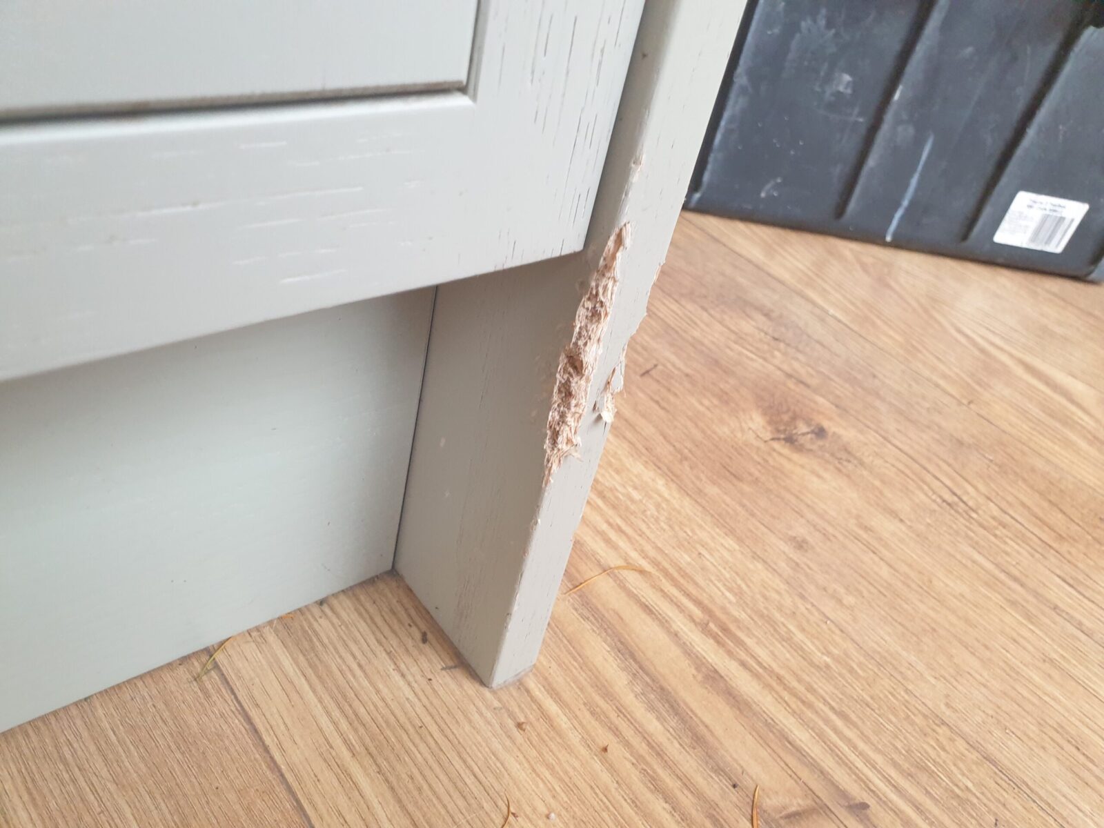 SHACKER STYLE KITCHEN END PANEL DOG CHEW REPAIR