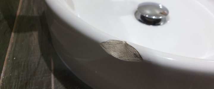 CHIP-WASH-HAND-BASIN-SINK-PORCELAIN-REPAIR-BEFORE