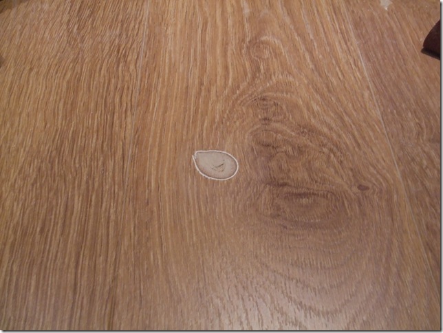 CHIPPED LAMINATE FLOOR REPAIR CHIP SCRATCH DENT BURN REPAIRS REFURBISHING
