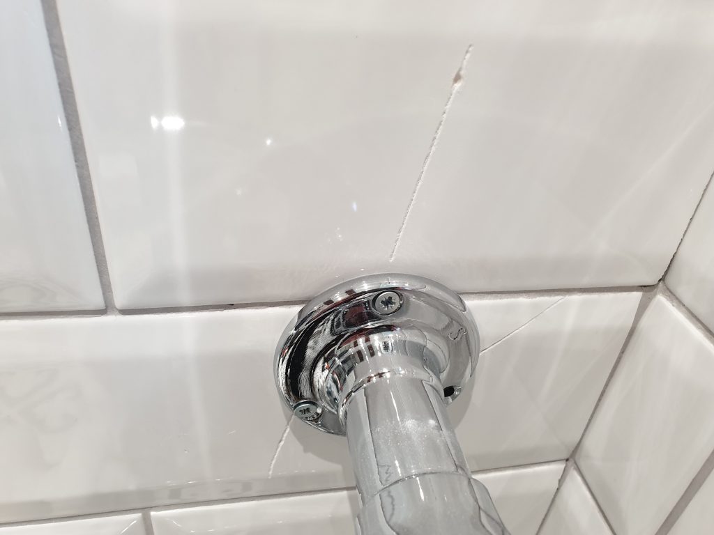 BADLY-CRACKED-BATHROOM-TILE-REPAIR-BEFORE