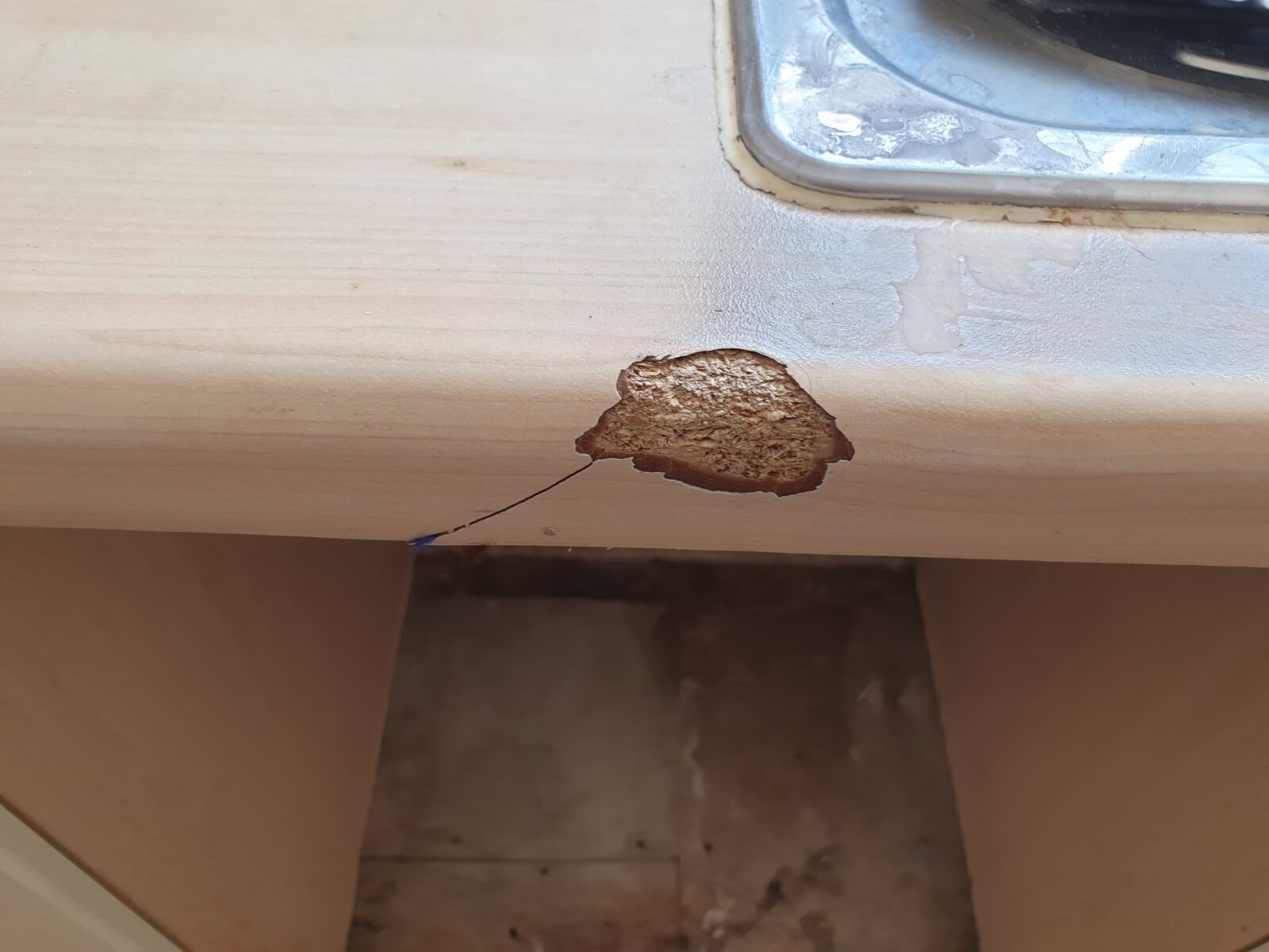 CHIP-DAMAGE-SCRATCH-KITCHEN-WORKTOP-REPAIR-BEFORE