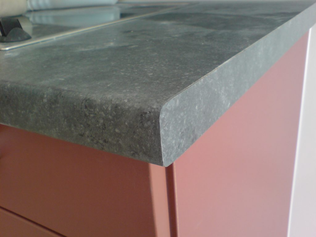 CHIPPED CORNER LAMINATE WORKTOP REPAIR AFTER