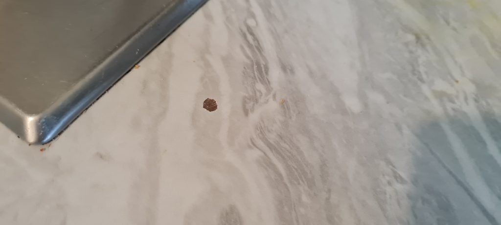 MARBLE EFFECT LAMINATE WORKTOP BURN