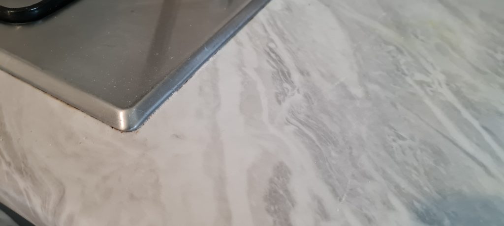 MARBLE EFFECT LAMINATE WORKTOP BURN (2)