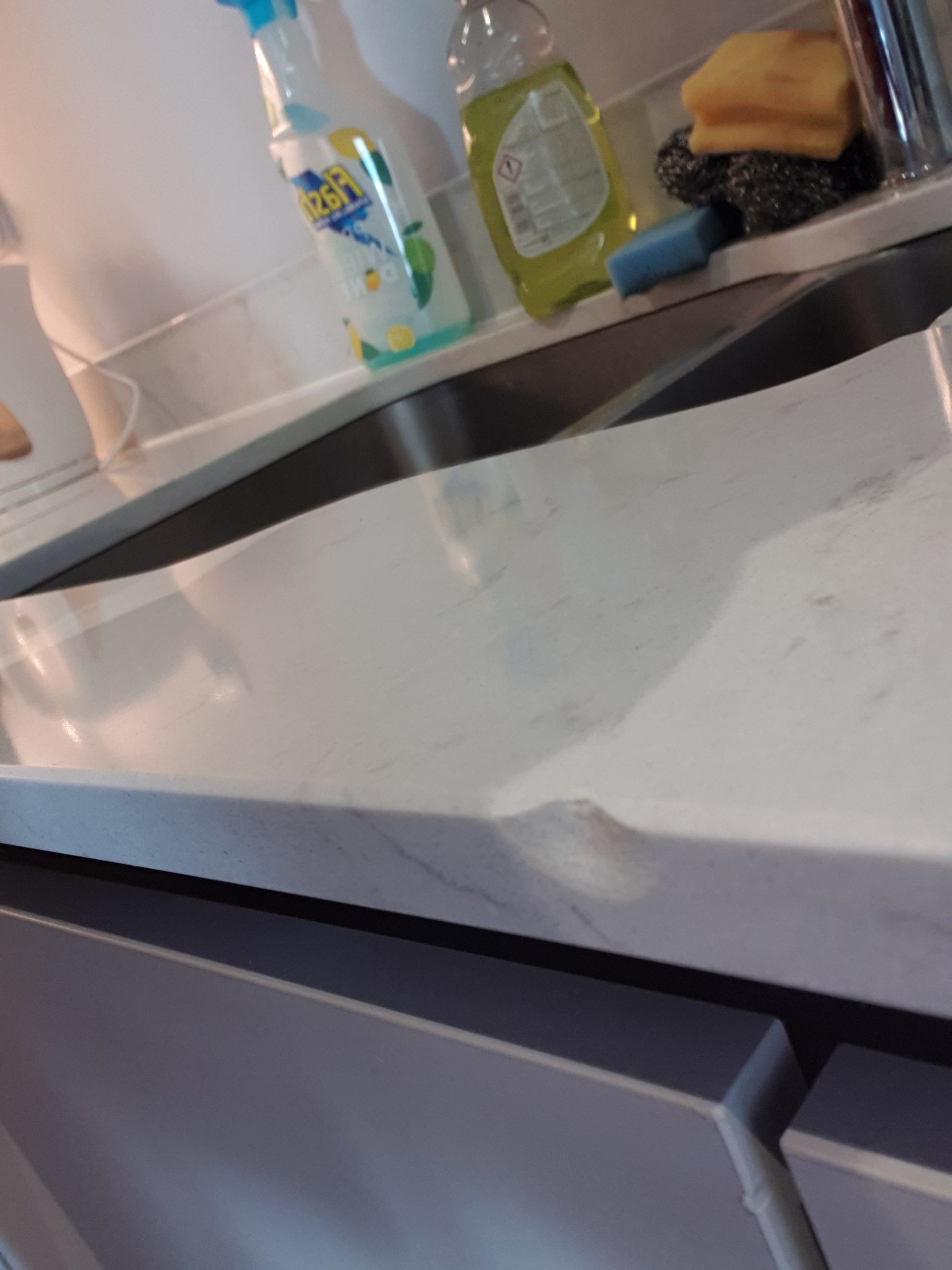 QUARTZ WORKTOP CHIP REPAIR MANCHESTER