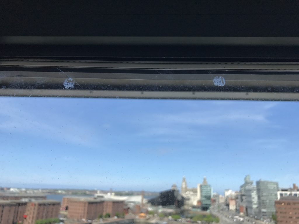 SCRATCHED GLASS REPAIR POLISHING BUILDERS DAMAGE CLEANER SCRAPPER FIX BEFORE