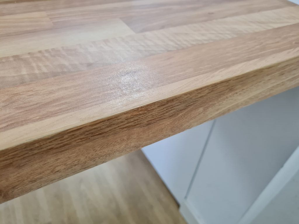WOOD GRAIN PATERN LAMINATE WORKTOP CHIP REPAIR AFTER